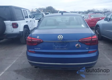 2017 Volkswagen Passat 1.8T R-Line z USA, uszkodzony, nr VIN 1VWDT7A37HC059533